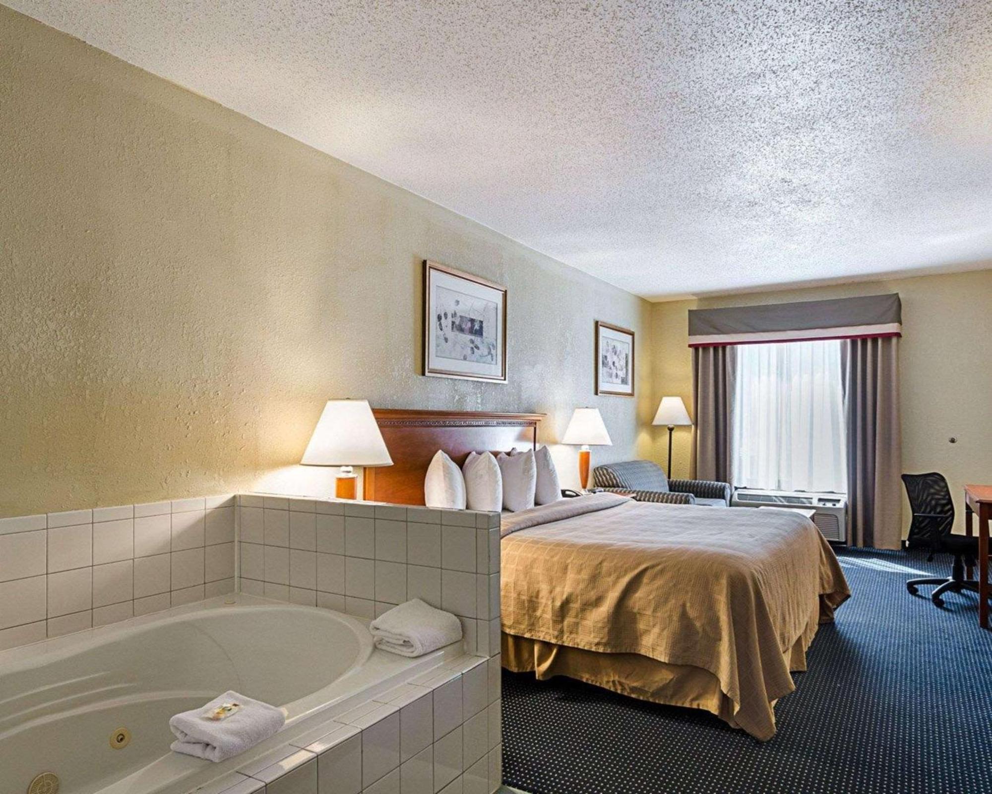 Quality Inn Troutville - Roanoke North Exterior foto
