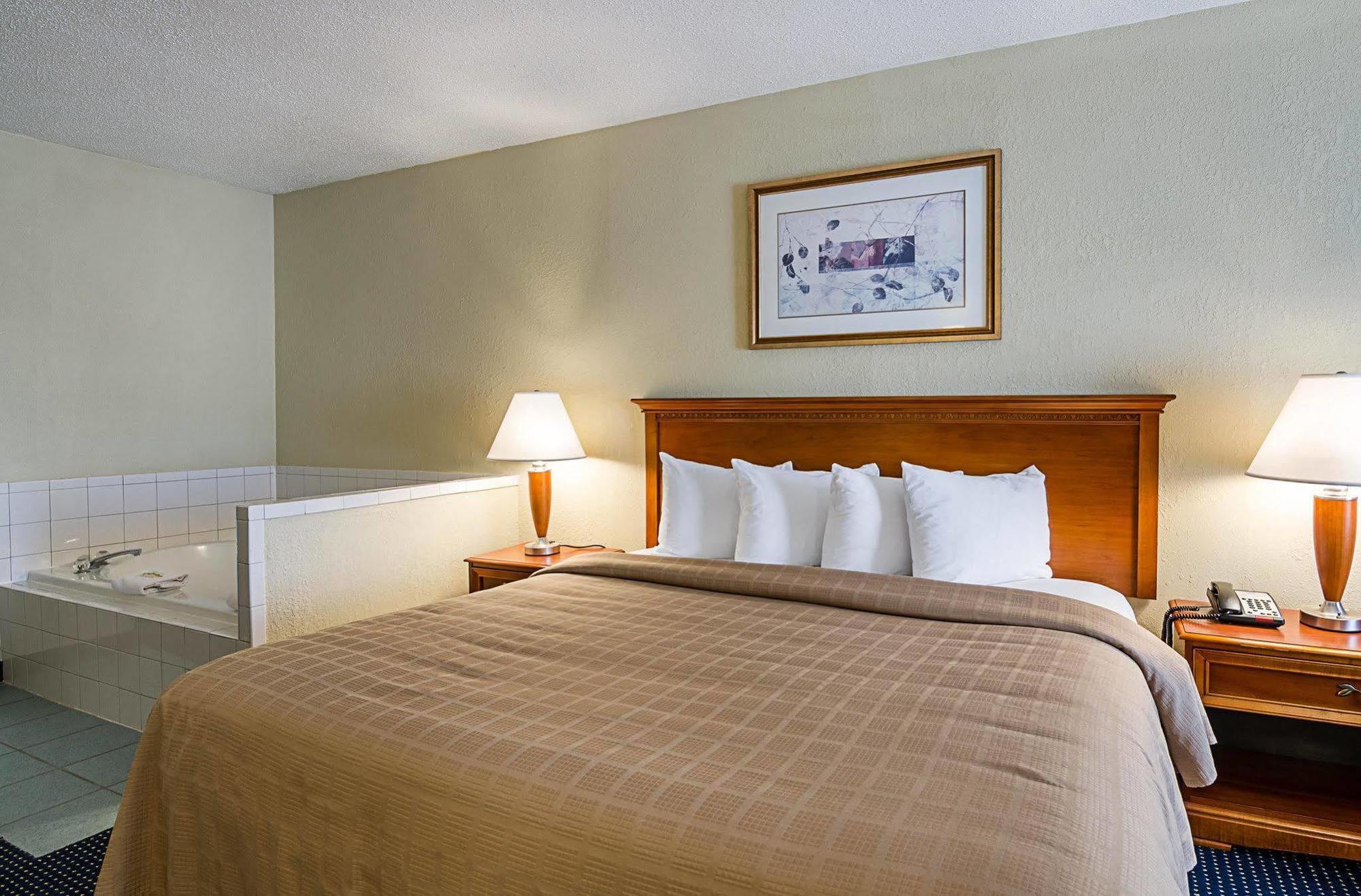 Quality Inn Troutville - Roanoke North Exterior foto